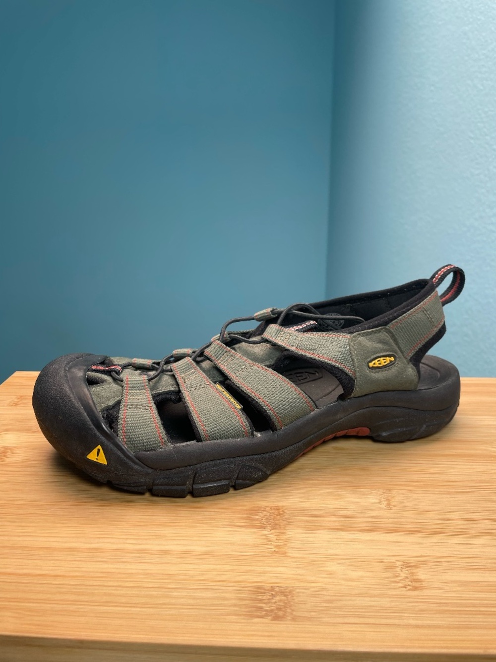 Keen Newport H2 Mens Sz 11 Army Green Hiking Water Shoes Waterproof Nice!